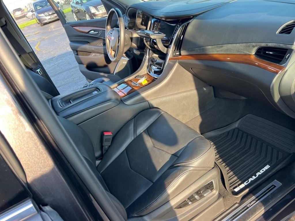 Cadillac Escalade 4WD 4dr Premium Luxury 2017
