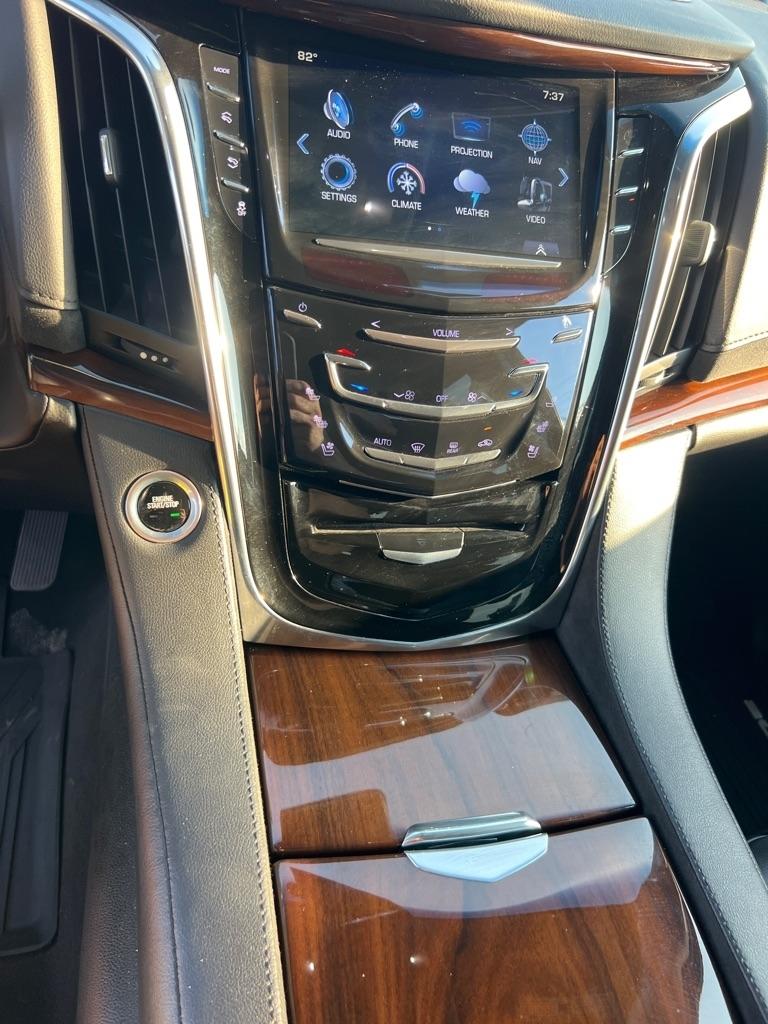 Cadillac Escalade 4WD 4dr Premium Luxury 2017
