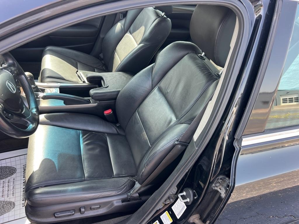 Acura TL 4dr Sdn Auto 2WD 2012
