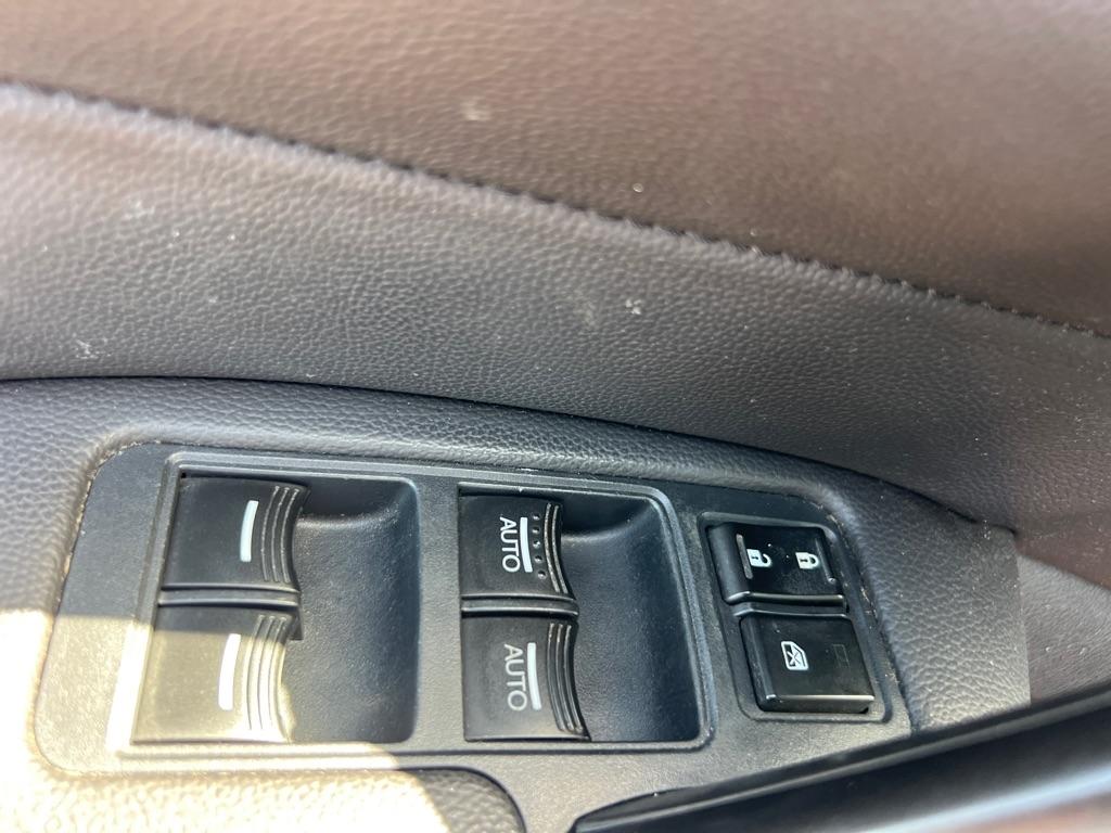 Acura TL 4dr Sdn Auto 2WD 2012