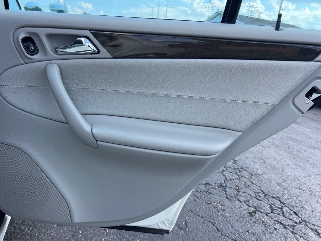 Mercedes-Benz C-Class 4dr Sdn 2.5L Sport RWD 2007