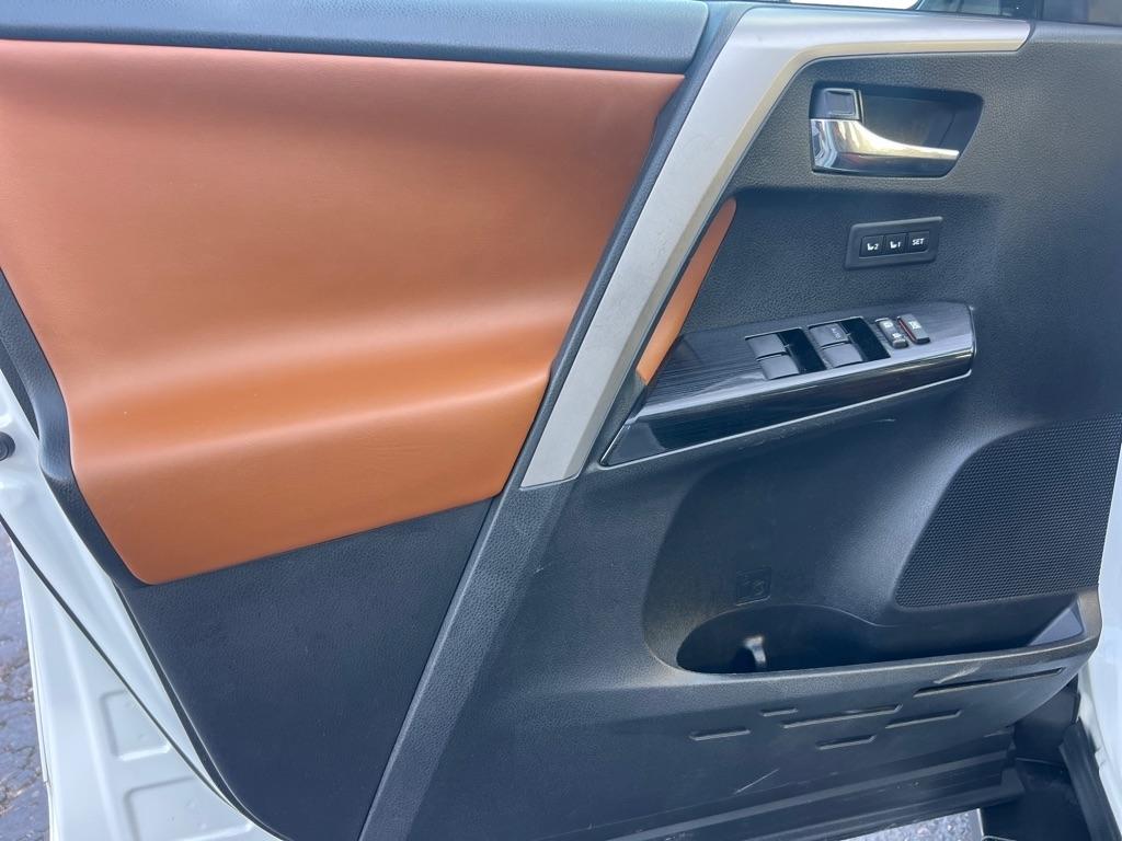 Toyota RAV4 Limited AWD (Natl) 2017