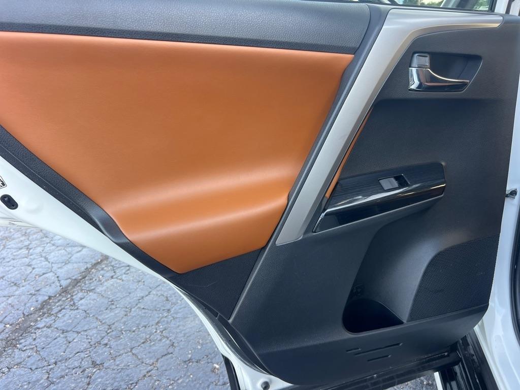 Toyota RAV4 Limited AWD (Natl) 2017