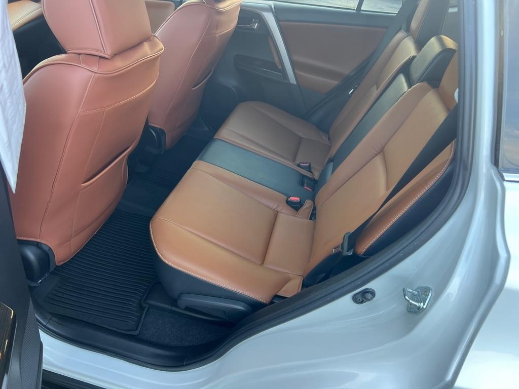 Toyota RAV4 Limited AWD (Natl) 2017