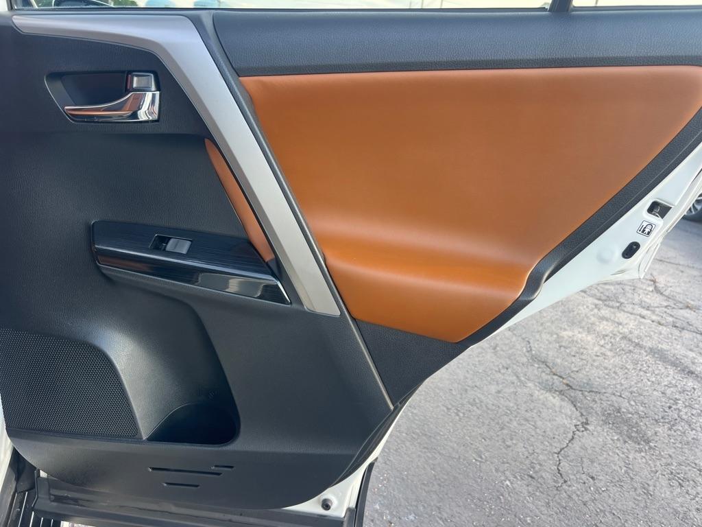 Toyota RAV4 Limited AWD (Natl) 2017