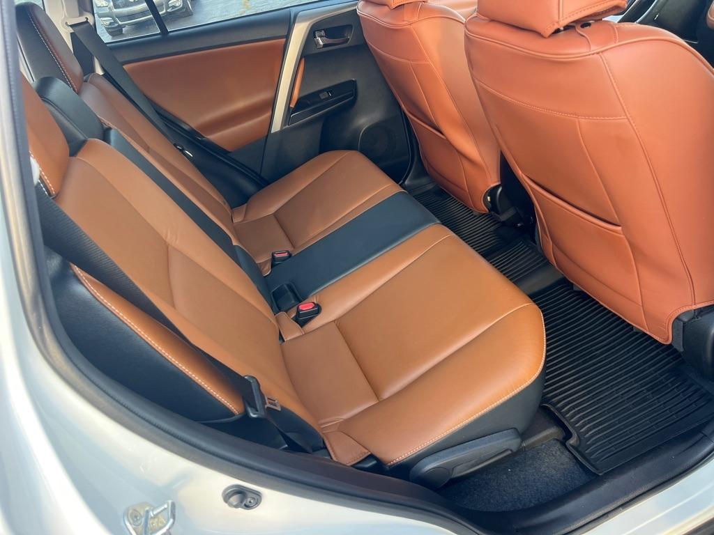 Toyota RAV4 Limited AWD (Natl) 2017