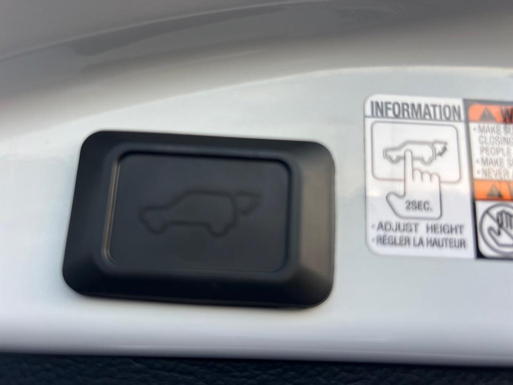 Toyota RAV4 Limited AWD (Natl) 2017