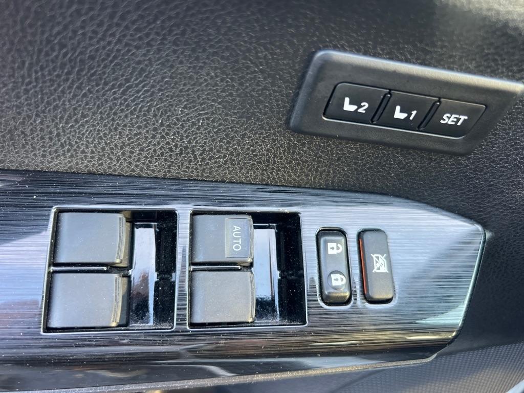 Toyota RAV4 Limited AWD (Natl) 2017