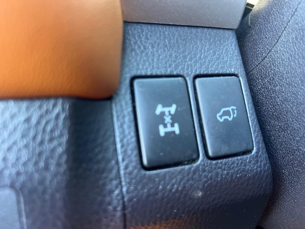 Toyota RAV4 Limited AWD (Natl) 2017
