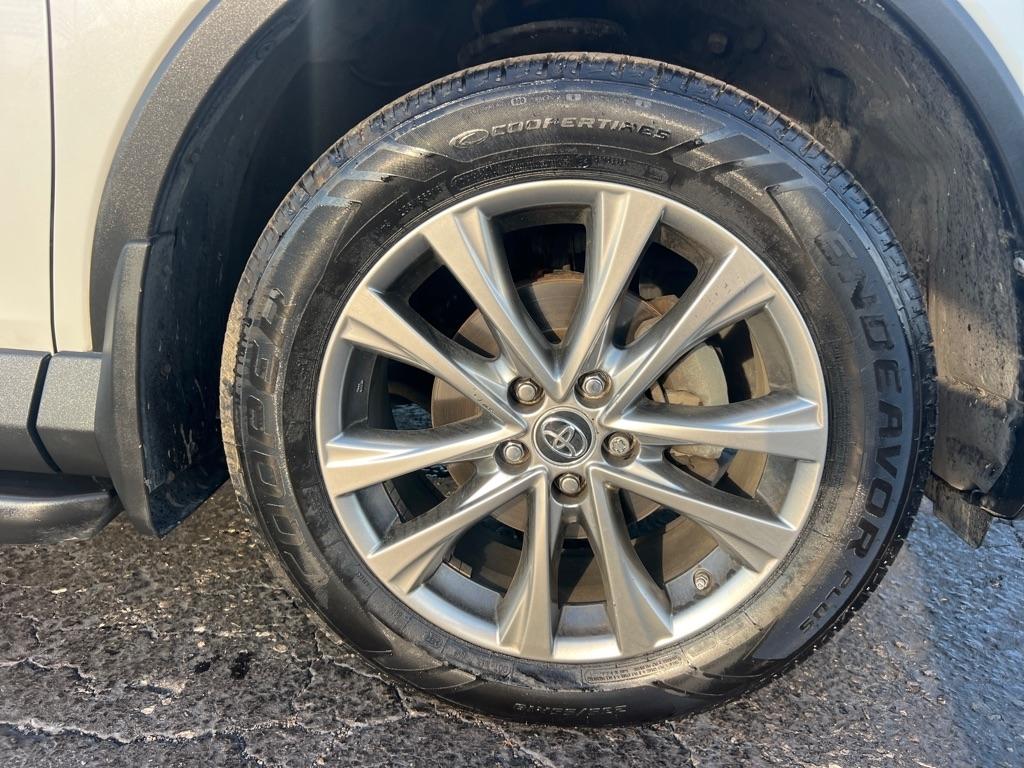 Toyota RAV4 Limited AWD (Natl) 2017