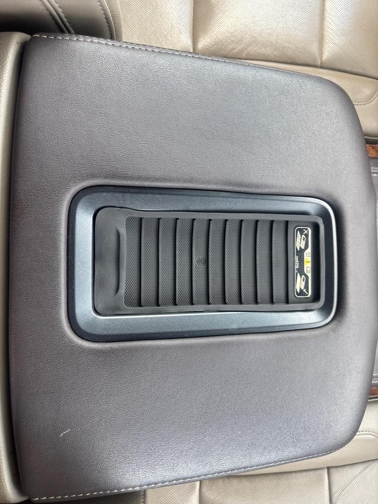 Chevrolet Suburban 4WD 4dr LTZ 2015