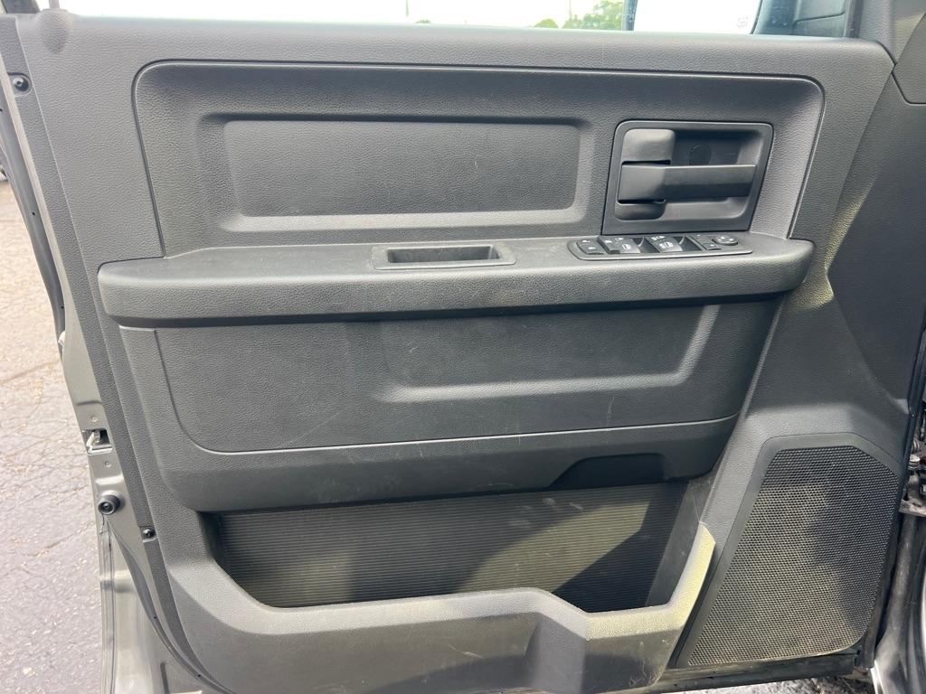 RAM 1500 4WD Quad Cab 140.5" Tradesman 2012