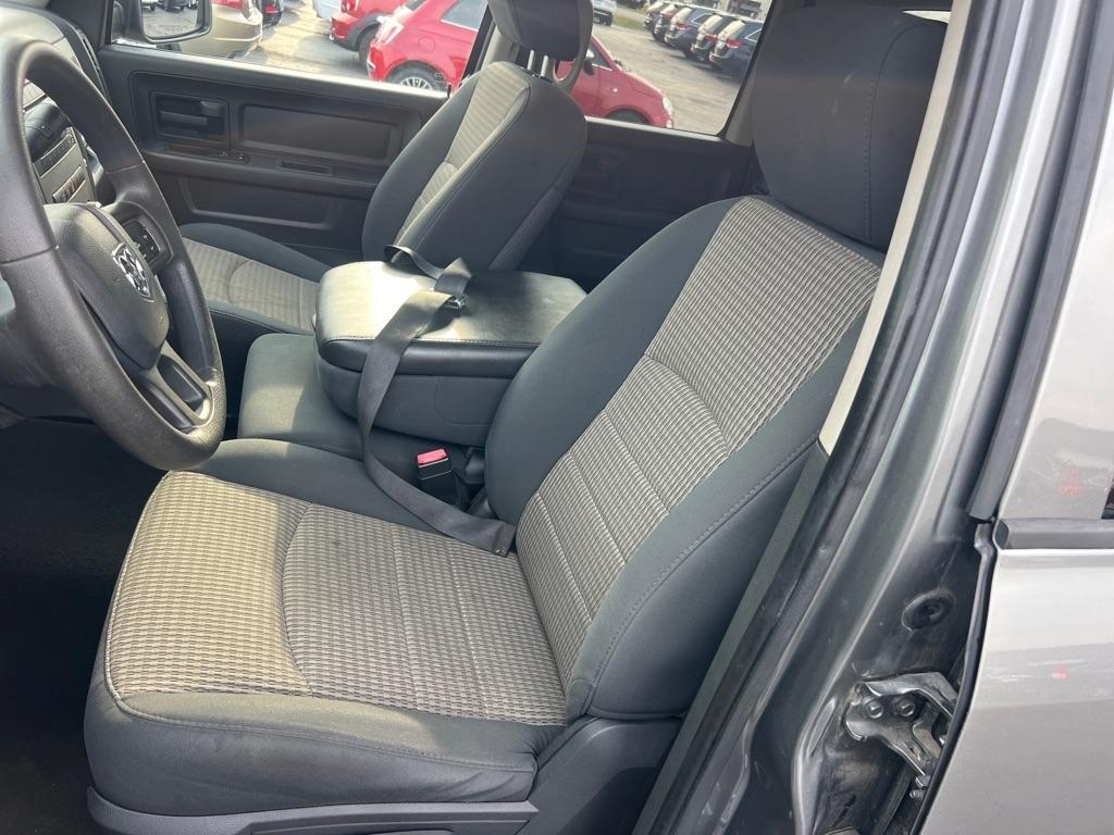 RAM 1500 4WD Quad Cab 140.5" Tradesman 2012