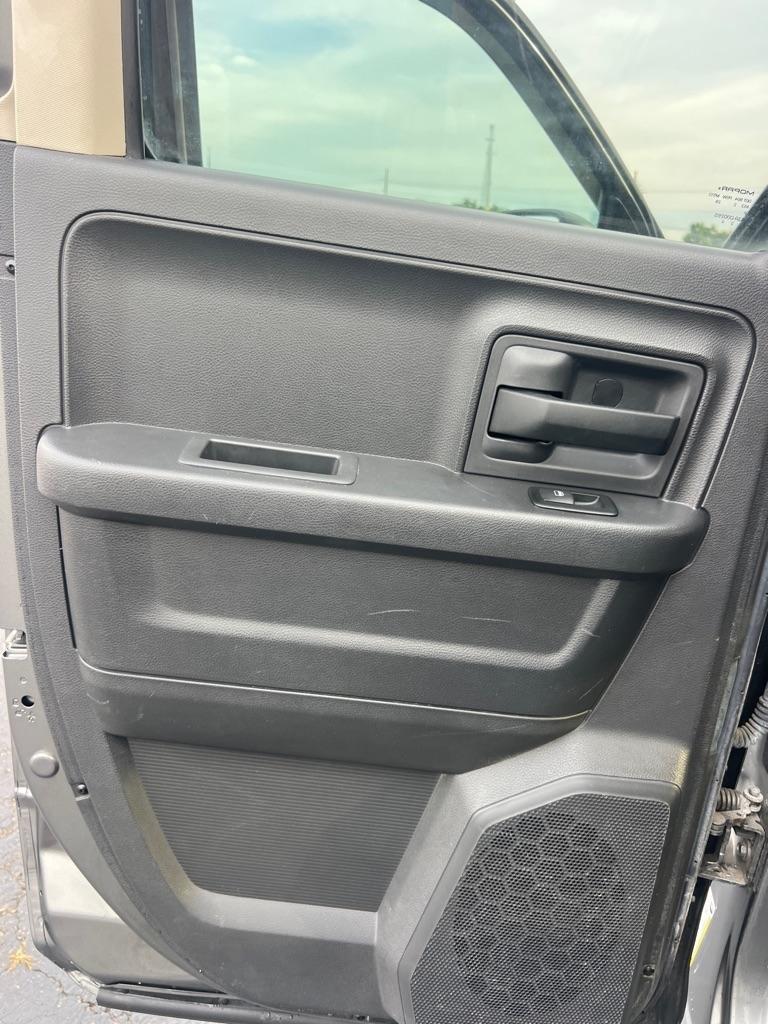 RAM 1500 4WD Quad Cab 140.5" Tradesman 2012