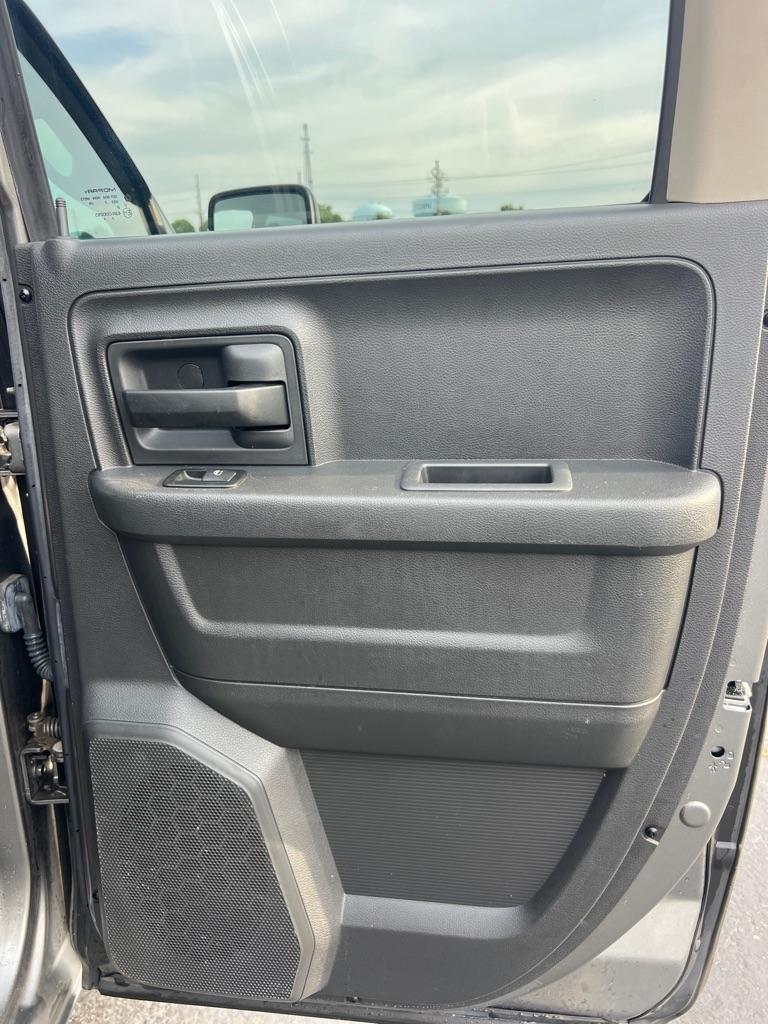 RAM 1500 4WD Quad Cab 140.5" Tradesman 2012