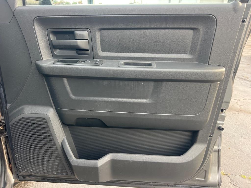 RAM 1500 4WD Quad Cab 140.5" Tradesman 2012