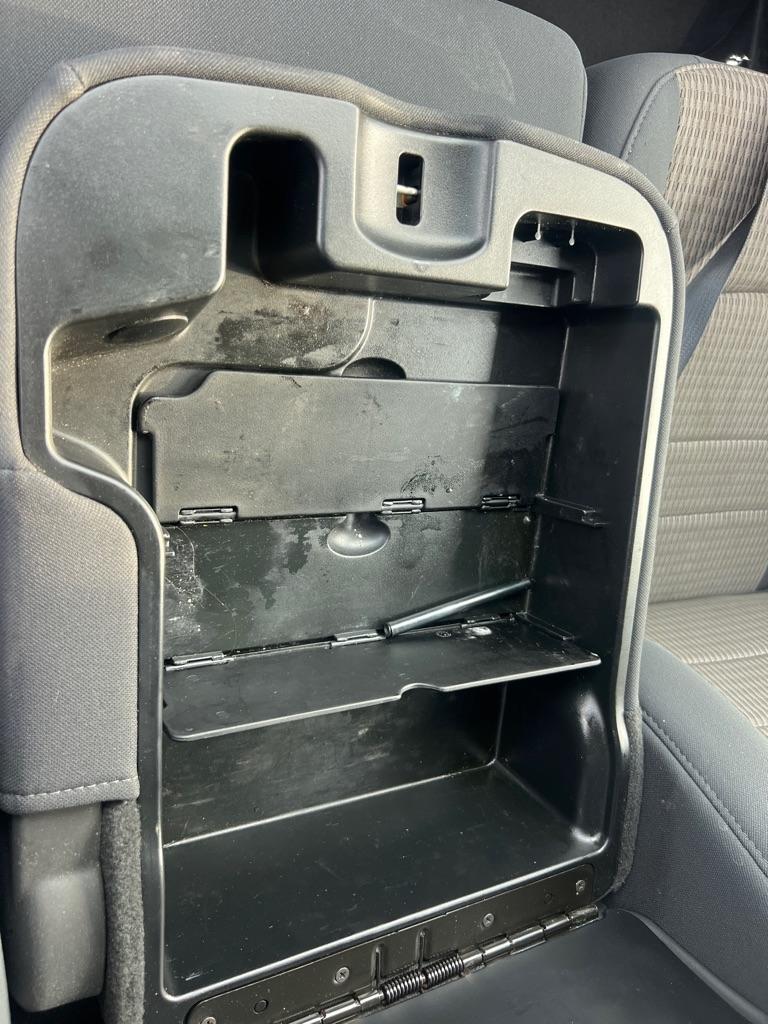 RAM 1500 4WD Quad Cab 140.5" Tradesman 2012