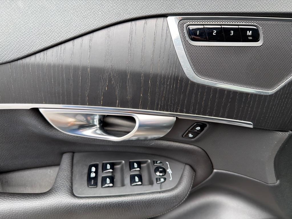 Volvo XC90 T6 AWD Momentum 7 Passenger 2020