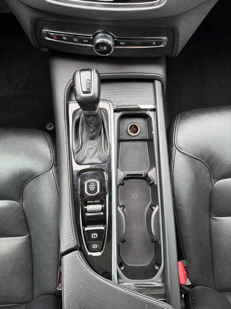 Volvo XC90 T6 AWD Momentum 7 Passenger 2020
