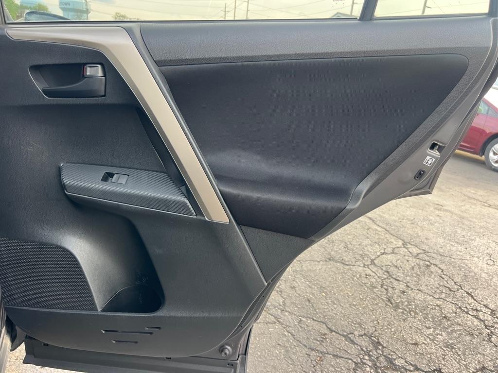 Toyota RAV4 AWD 4dr LE (Natl) 2015