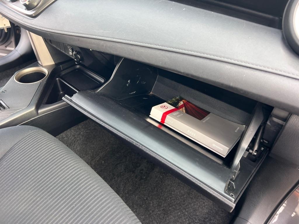 Toyota RAV4 AWD 4dr LE (Natl) 2015