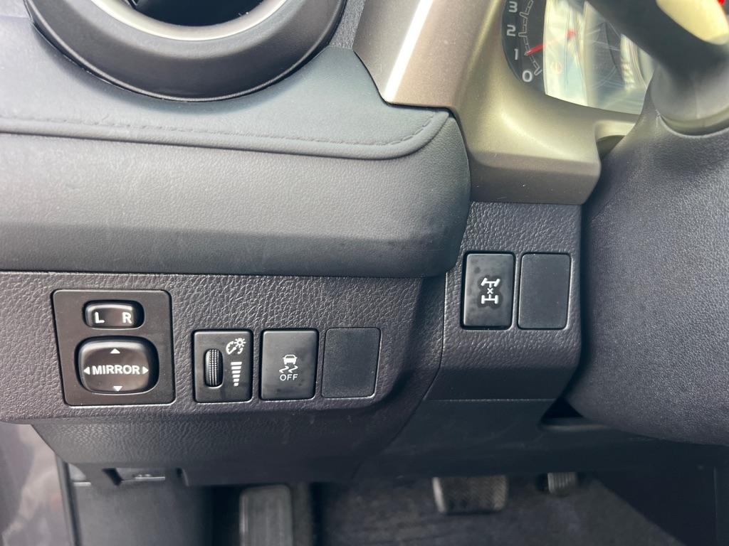 Toyota RAV4 AWD 4dr LE (Natl) 2015