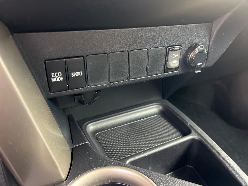 Toyota RAV4 AWD 4dr LE (Natl) 2015