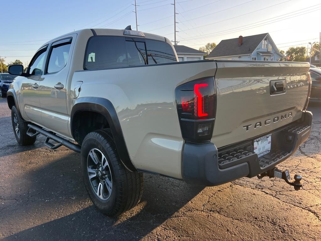 Toyota Tacoma TRD Off Road Double Cab 5' Bed V6 4x4 MT (Natl) 2017