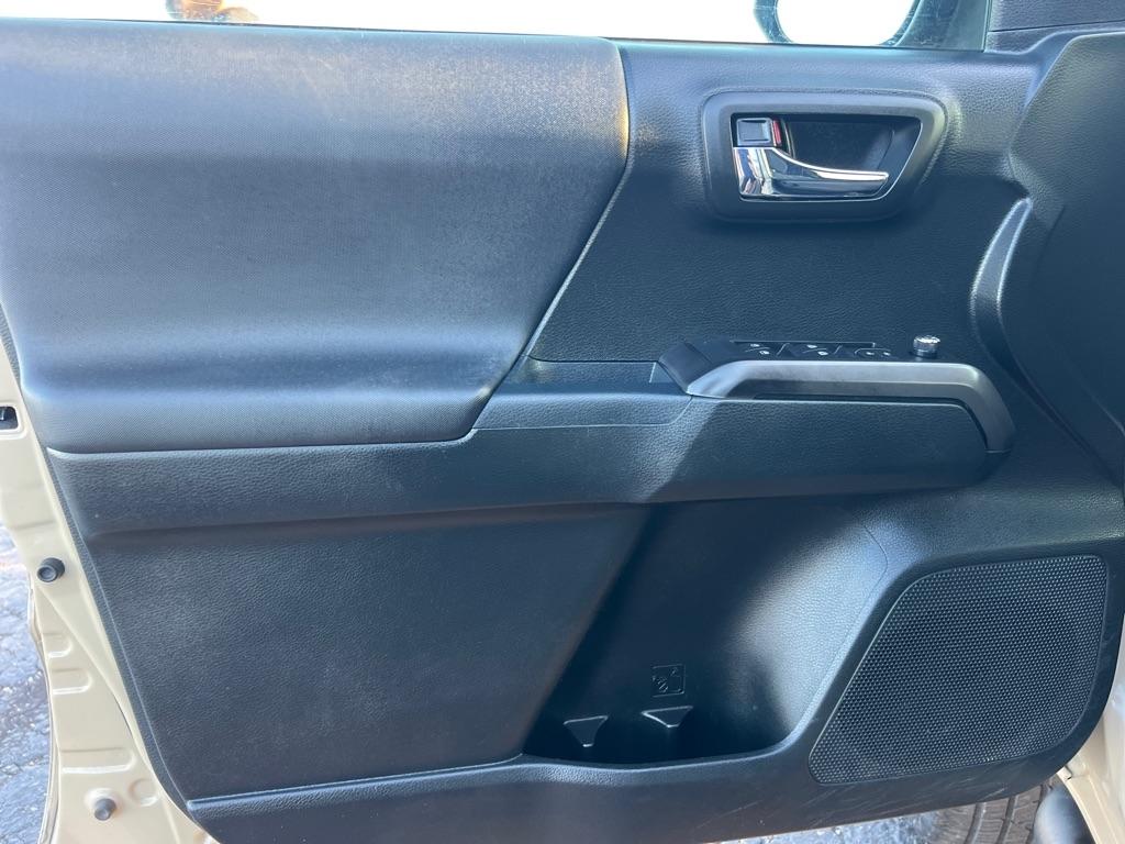Toyota Tacoma TRD Off Road Double Cab 5' Bed V6 4x4 MT (Natl) 2017