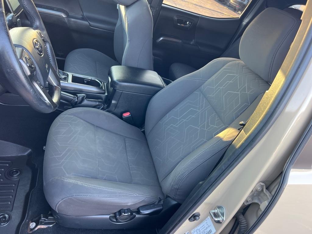 Toyota Tacoma TRD Off Road Double Cab 5' Bed V6 4x4 MT (Natl) 2017