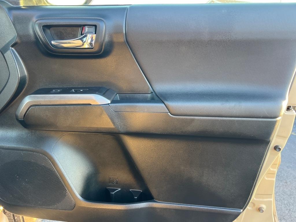 Toyota Tacoma TRD Off Road Double Cab 5' Bed V6 4x4 MT (Natl) 2017