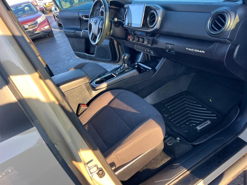 Toyota Tacoma TRD Off Road Double Cab 5' Bed V6 4x4 MT (Natl) 2017