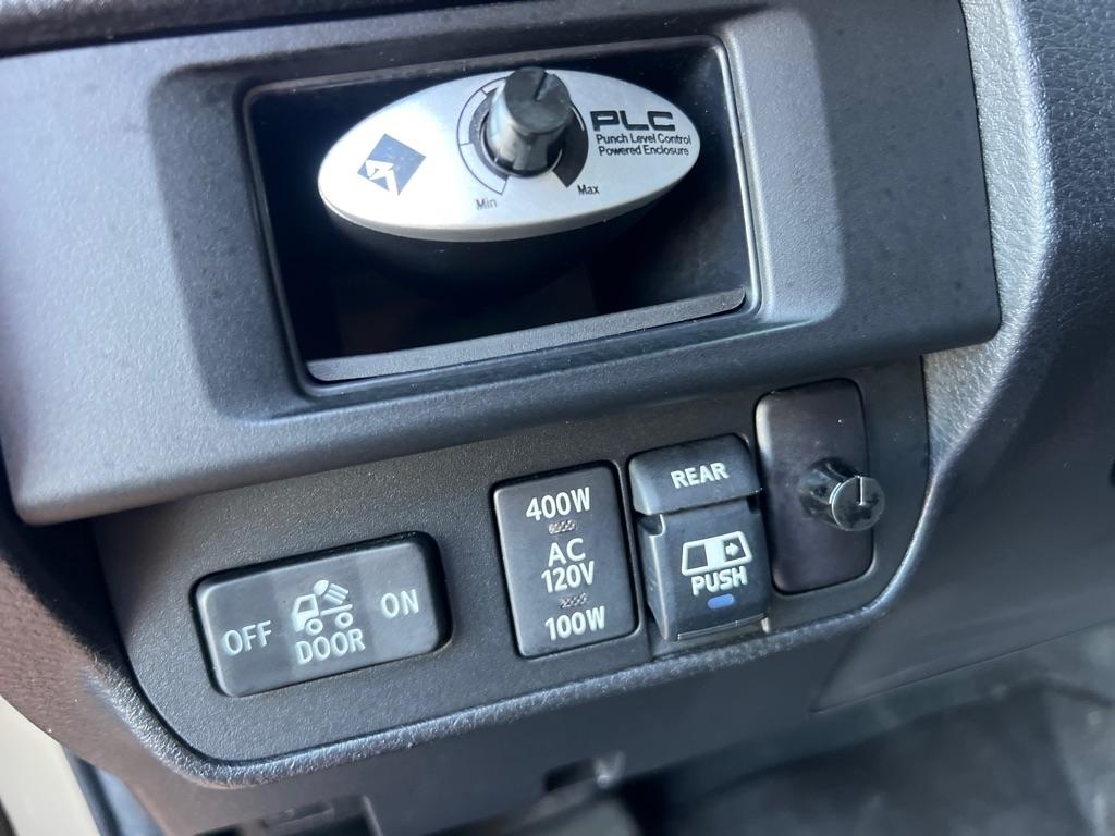 Toyota Tacoma TRD Off Road Double Cab 5' Bed V6 4x4 MT (Natl) 2017