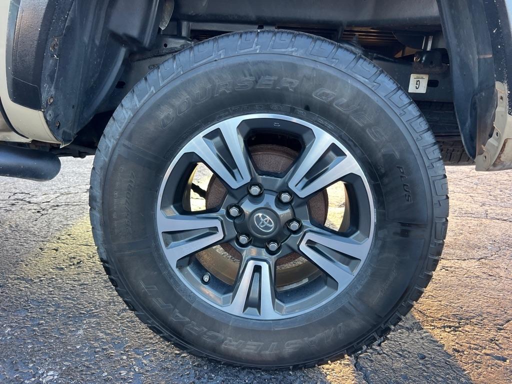 Toyota Tacoma TRD Off Road Double Cab 5' Bed V6 4x4 MT (Natl) 2017