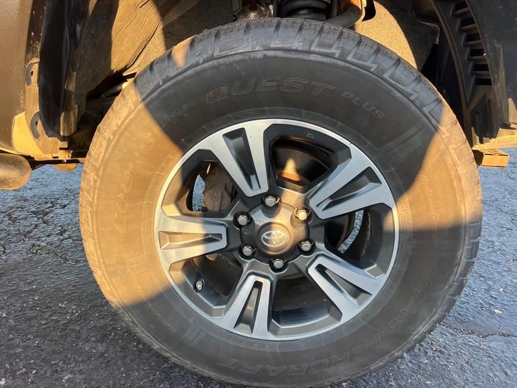 Toyota Tacoma TRD Off Road Double Cab 5' Bed V6 4x4 MT (Natl) 2017