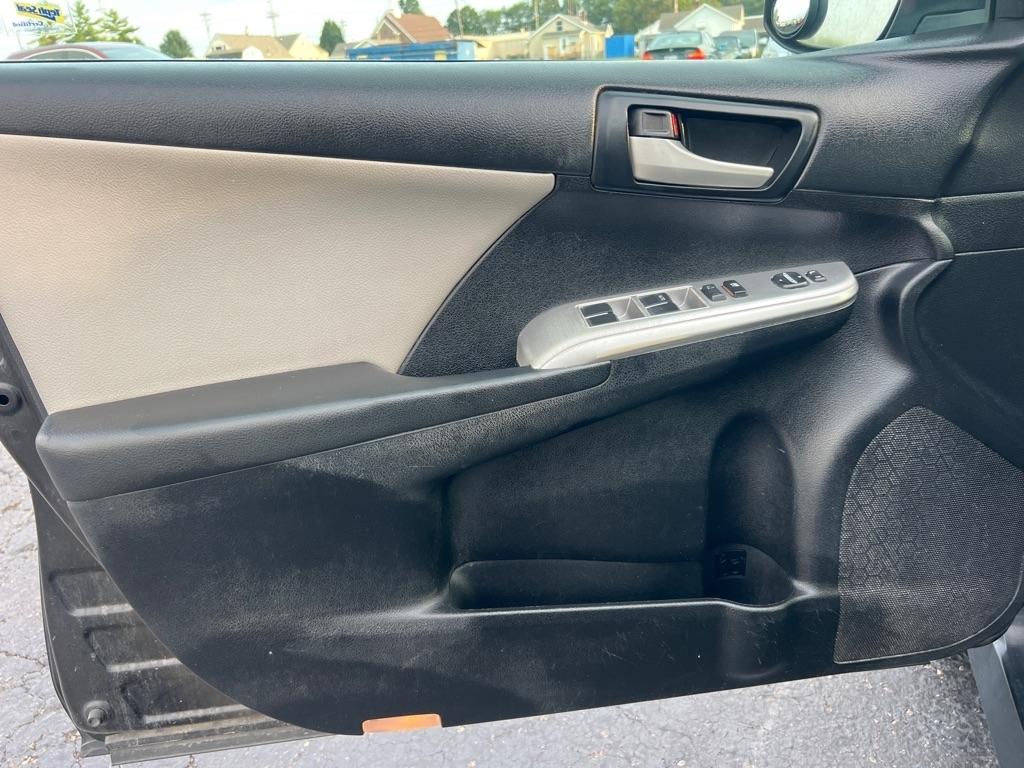 Toyota Camry 4dr Sdn V6 Auto XLE (Natl) 2012