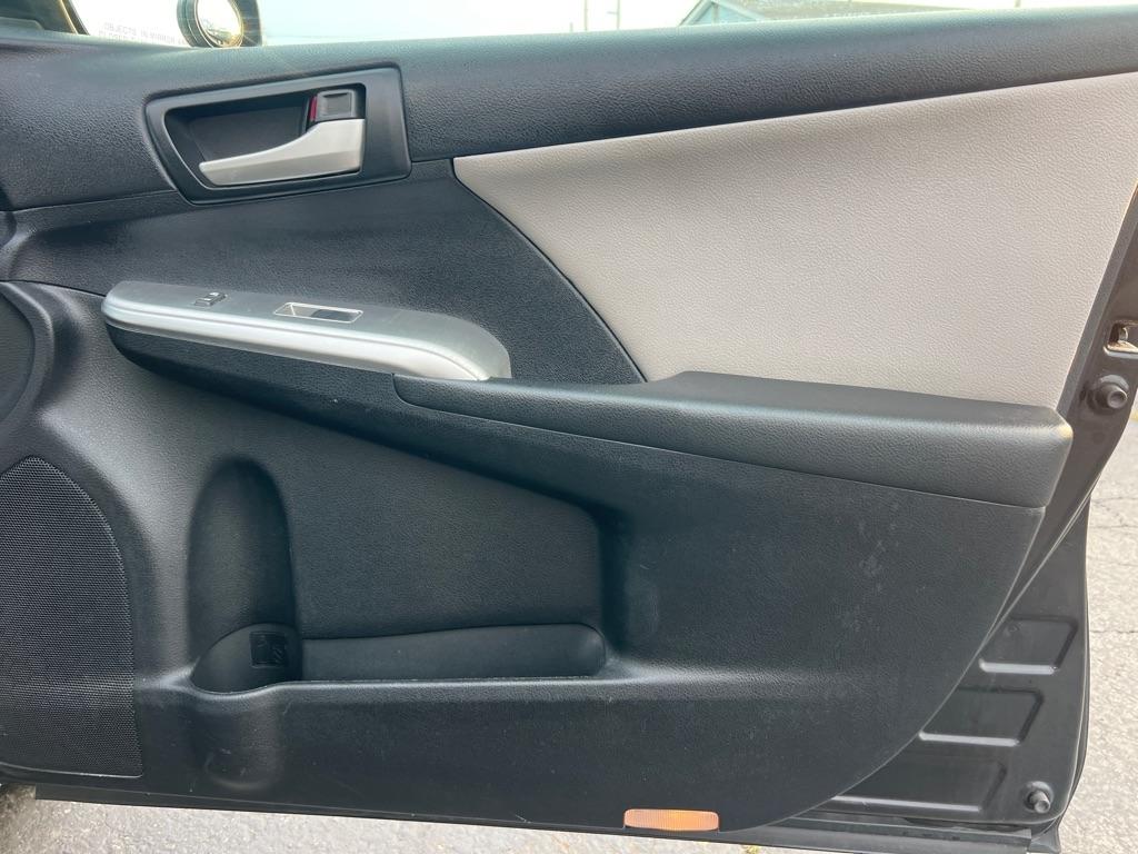 Toyota Camry 4dr Sdn V6 Auto XLE (Natl) 2012