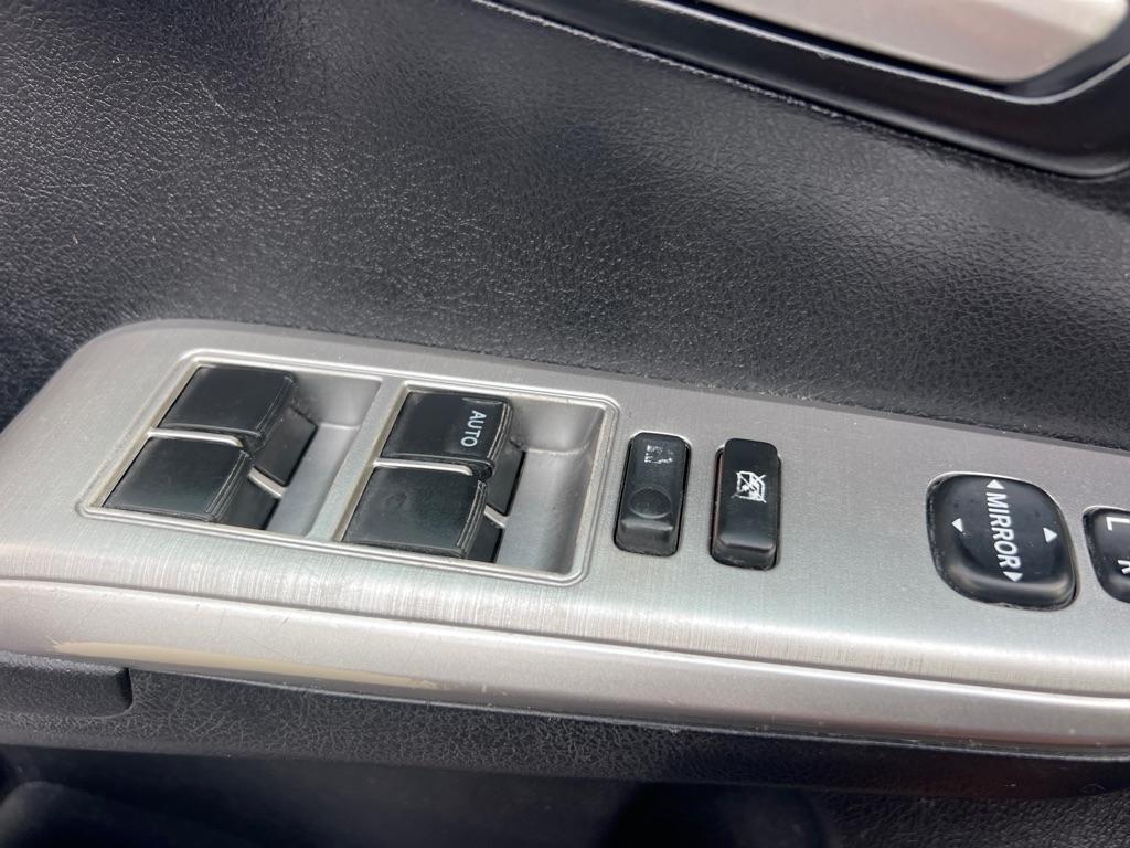 Toyota Camry 4dr Sdn V6 Auto XLE (Natl) 2012