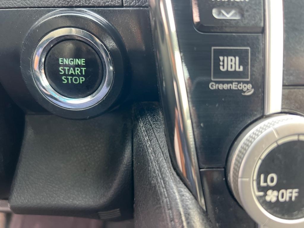 Toyota Camry 4dr Sdn V6 Auto XLE (Natl) 2012