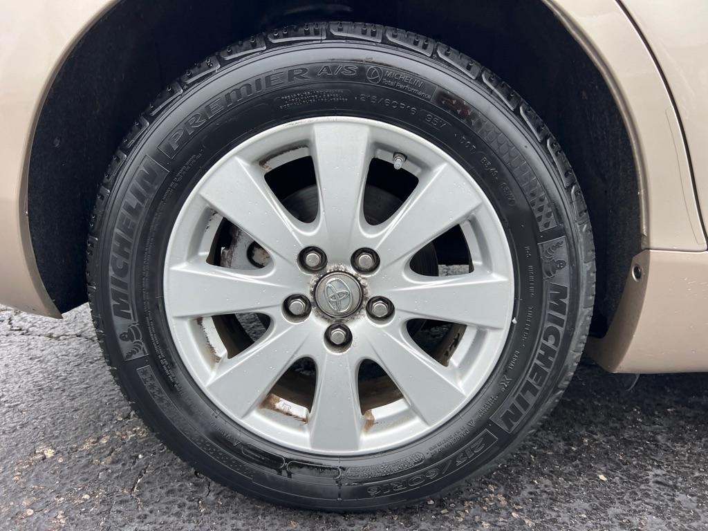 Toyota Camry 4dr Sdn I4 Auto XLE (Natl) 2007