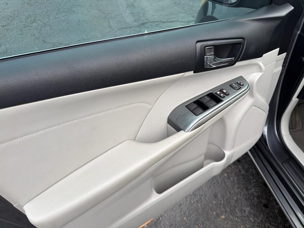 Toyota Camry Hybrid 4dr Sdn XLE (Natl) 2013