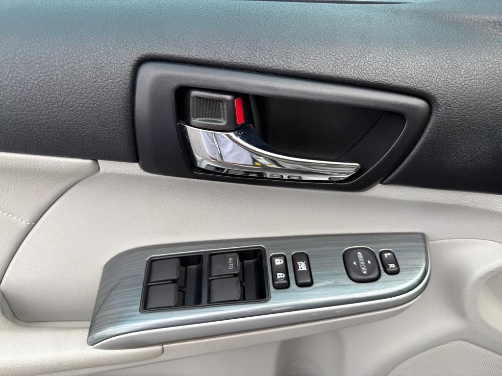 Toyota Camry Hybrid 4dr Sdn XLE (Natl) 2013