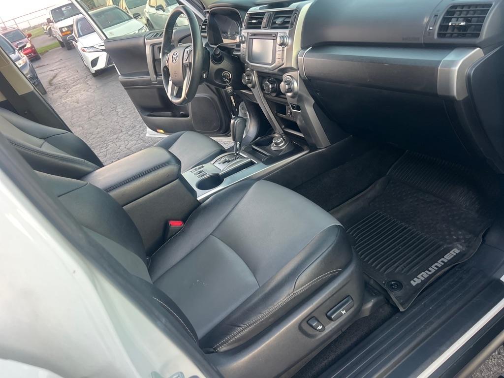 Toyota 4Runner TRD Off Road Premium 4WD (Natl) 2017