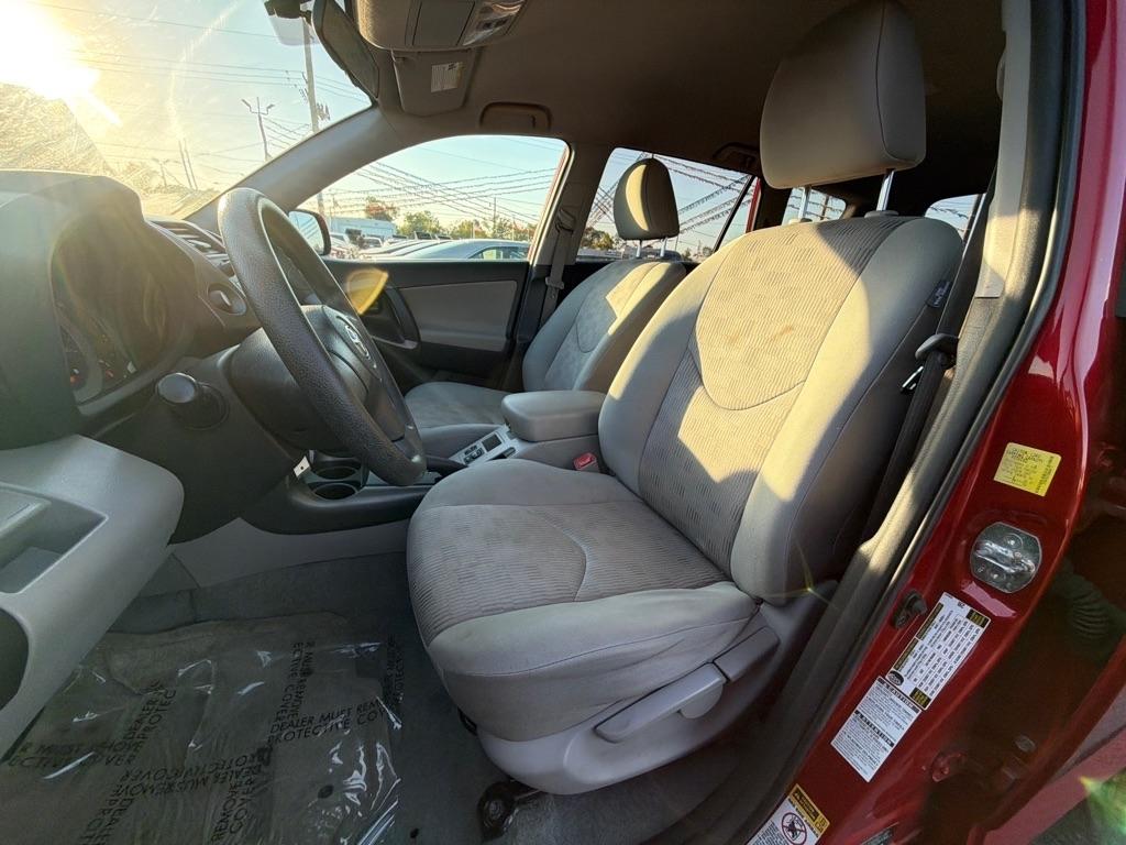 Toyota RAV4 4WD 4dr 4-cyl 4-Spd AT (Natl) 2011