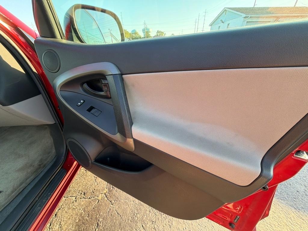 Toyota RAV4 4WD 4dr 4-cyl 4-Spd AT (Natl) 2011