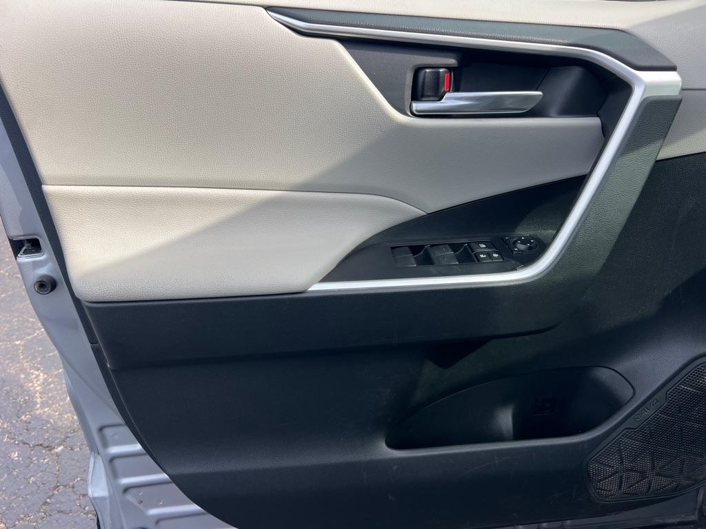 Toyota RAV4 Hybrid XLE AWD (Natl) 2021