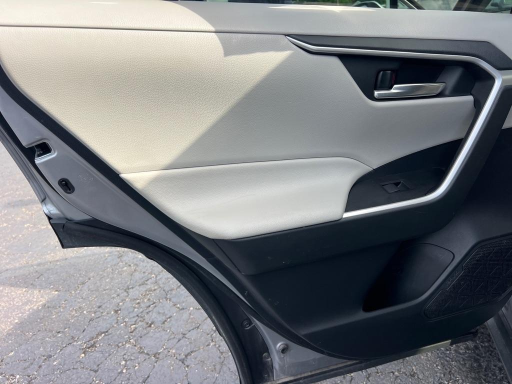 Toyota RAV4 Hybrid XLE AWD (Natl) 2021
