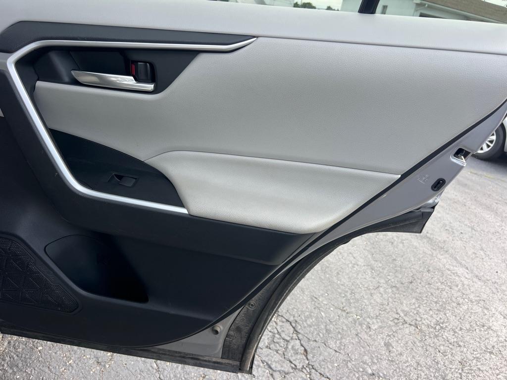 Toyota RAV4 Hybrid XLE AWD (Natl) 2021