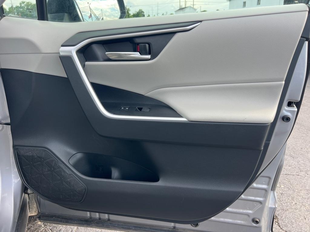 Toyota RAV4 Hybrid XLE AWD (Natl) 2021