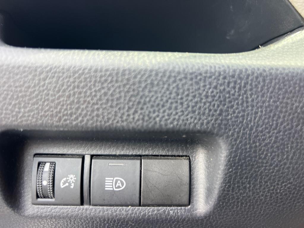 Toyota RAV4 Hybrid XLE AWD (Natl) 2021